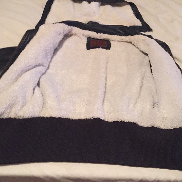 Gray leather type jacket with a good - Picture 2 of 4